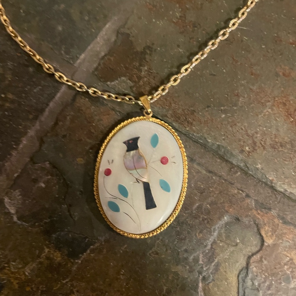 Vintage Gold-Tone Oval Bird Pendant Necklace in Cream and Turquoise